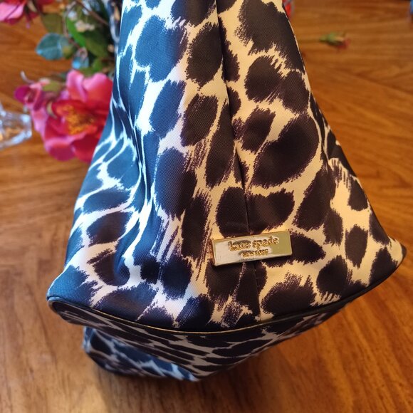 Kate Spade Giraffe Print Tate Lindenwood Nylon Tote Bag - Picture 7 of 10